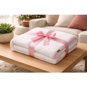   Fehér fleece pléd – puha, könnyű takaró otthonra és utazáshoz