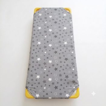 Mintás és fehér flanel bélelt lepedő 133 X 58 cm